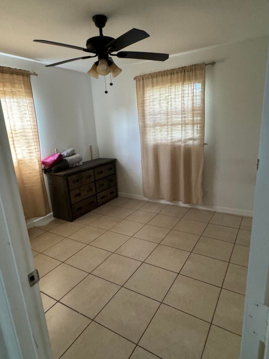 For Rent: $2,199 (2 beds, 1 baths, 816 Square Feet)