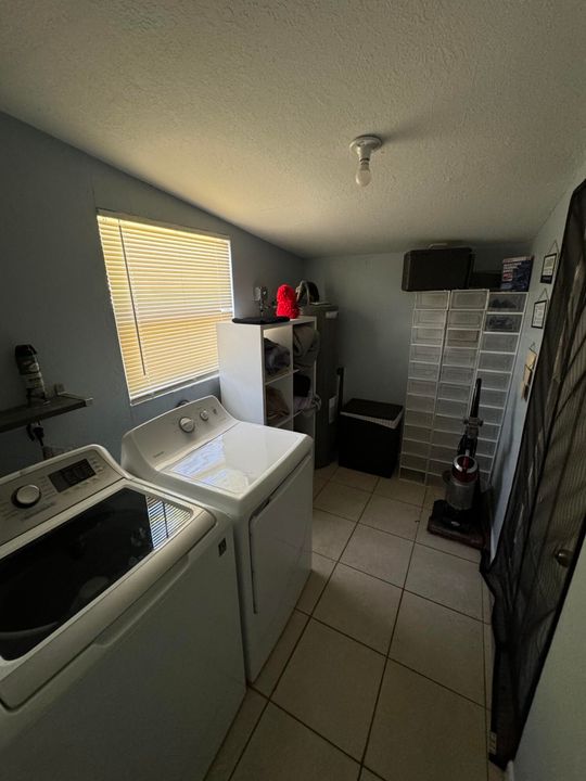 For Rent: $2,199 (2 beds, 1 baths, 816 Square Feet)