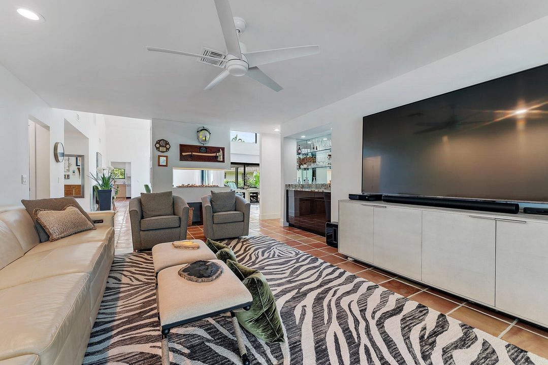 For Sale: $1,400,000 (2 beds, 2 baths, 2609 Square Feet)