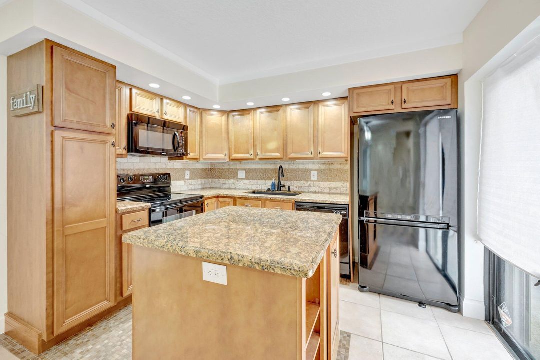 For Sale: $367,500 (2 beds, 2 baths, 1236 Square Feet)