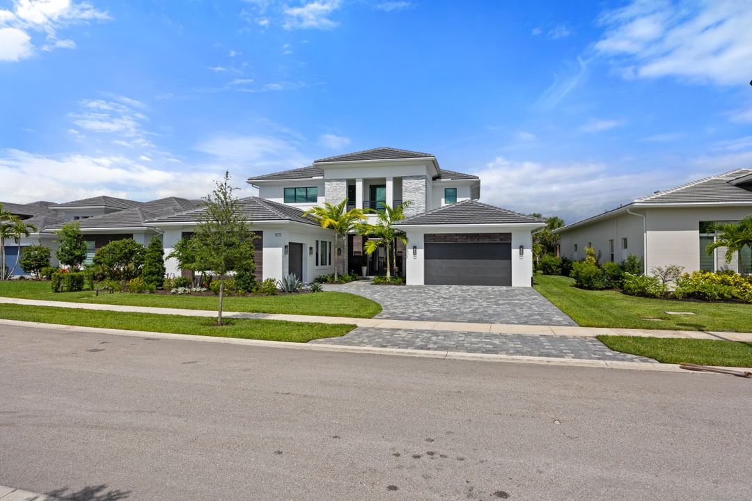 For Sale: $2,850,000 (5 beds, 6 baths, 5322 Square Feet)