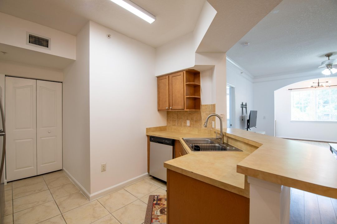 For Rent: $2,950 (2 beds, 2 baths, 1210 Square Feet)