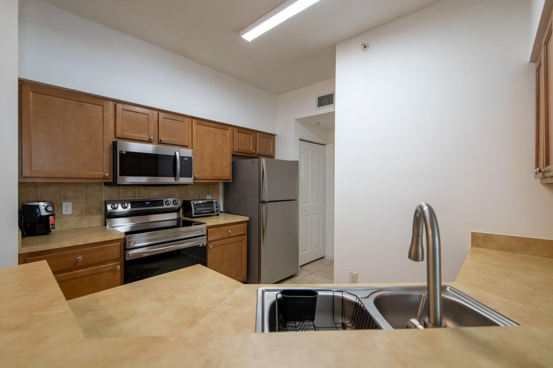 For Rent: $2,950 (2 beds, 2 baths, 1210 Square Feet)