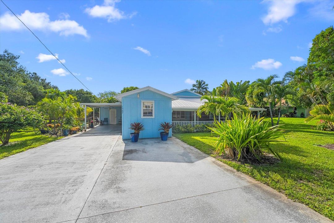 For Sale: $595,000 (3 beds, 2 baths, 1586 Square Feet)