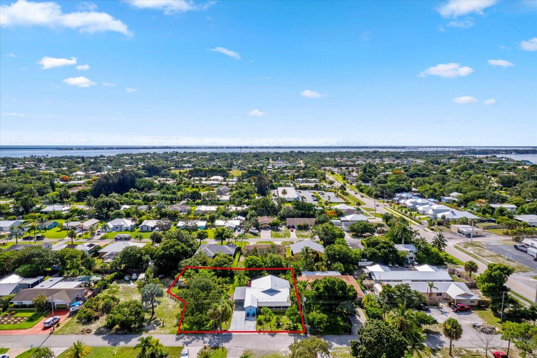 For Sale: $595,000 (3 beds, 2 baths, 1586 Square Feet)