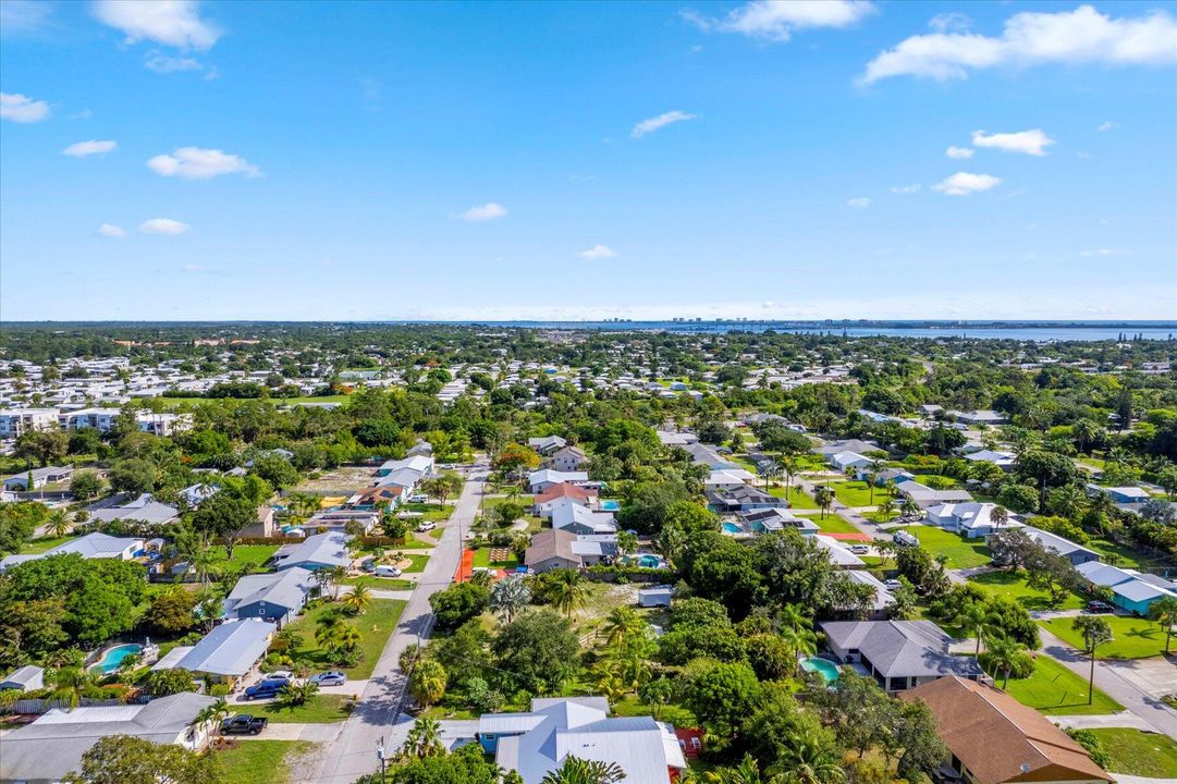 For Sale: $595,000 (3 beds, 2 baths, 1586 Square Feet)