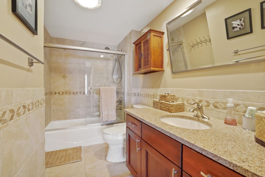 For Sale: $575,000 (1 beds, 1 baths, 853 Square Feet)