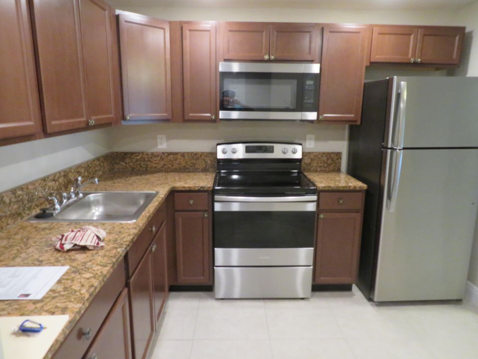 For Sale: $199,777 (2 beds, 2 baths, 1050 Square Feet)