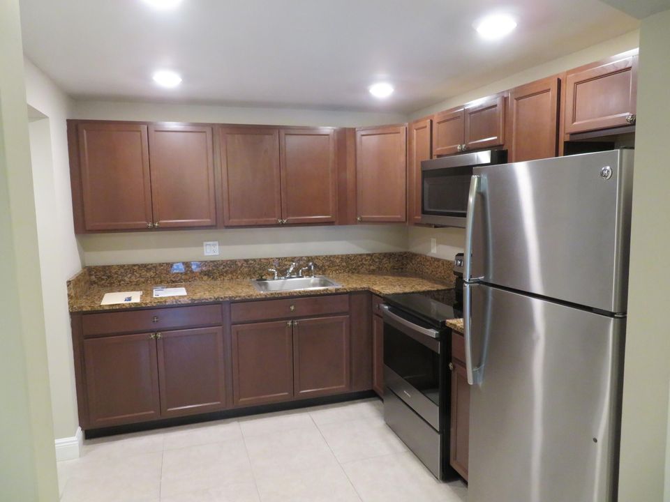 For Sale: $199,777 (2 beds, 2 baths, 1050 Square Feet)
