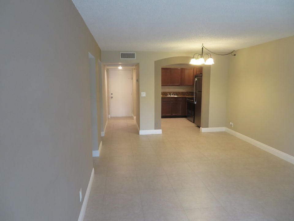 For Sale: $199,777 (2 beds, 2 baths, 1050 Square Feet)