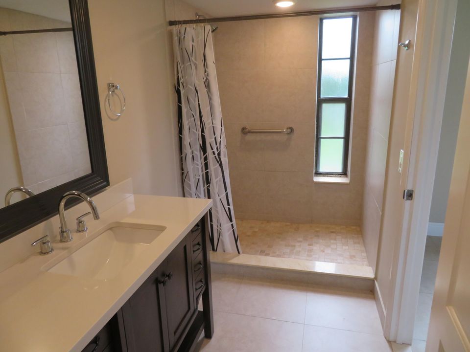 For Sale: $199,777 (2 beds, 2 baths, 1050 Square Feet)