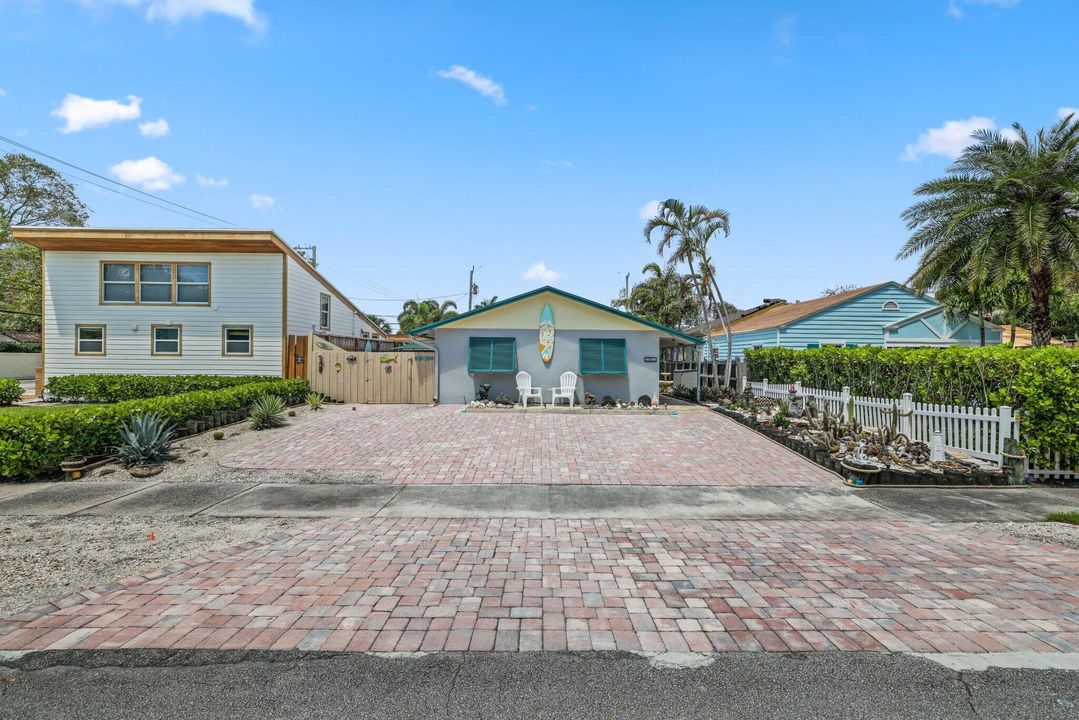 For Sale: $1,500,000 (4 beds, 3 baths, 1728 Square Feet)