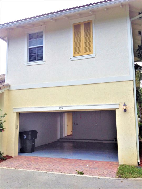 For Rent: $4,200 (3 beds, 2 baths, 2064 Square Feet)