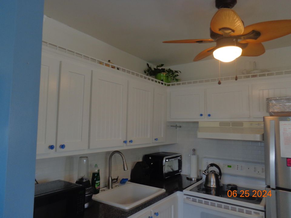 For Rent: $1,500 (1 beds, 1 baths, 702 Square Feet)