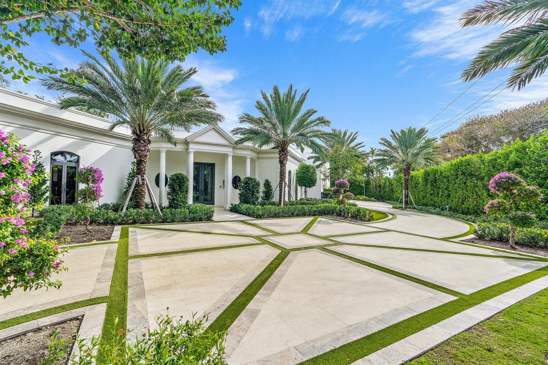 For Sale: $32,500,000 (7 beds, 9 baths, 5161 Square Feet)