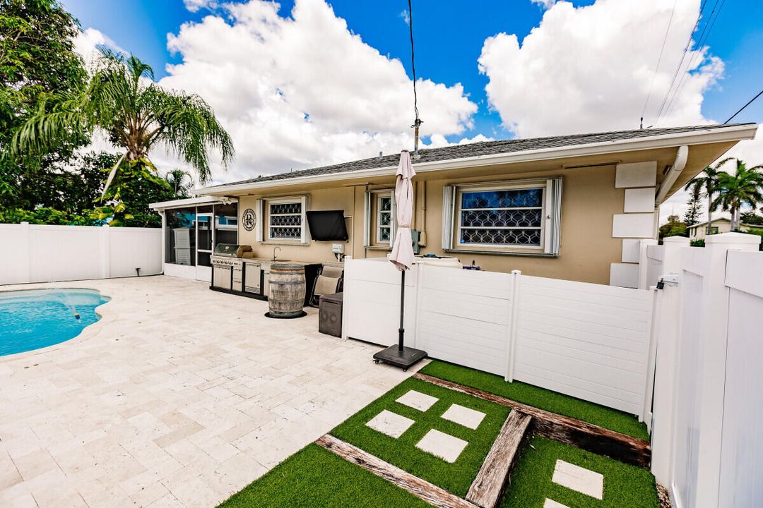 For Sale: $895,000 (3 beds, 2 baths, 1776 Square Feet)