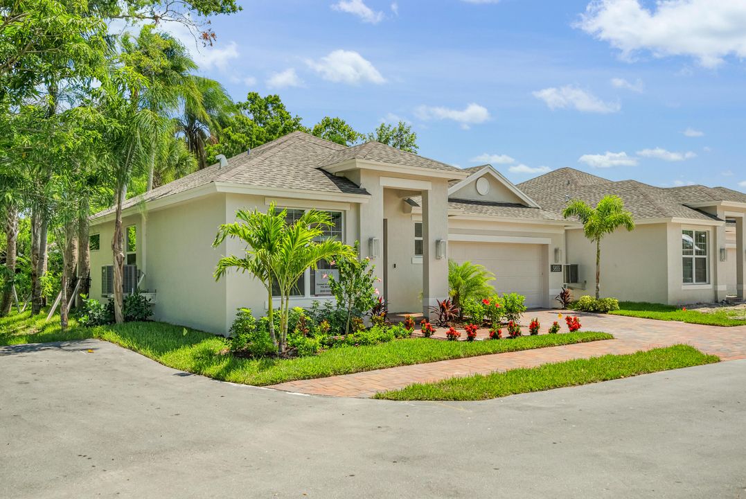 Active With Contract: $451,452 (3 beds, 2 baths, 1600 Square Feet)