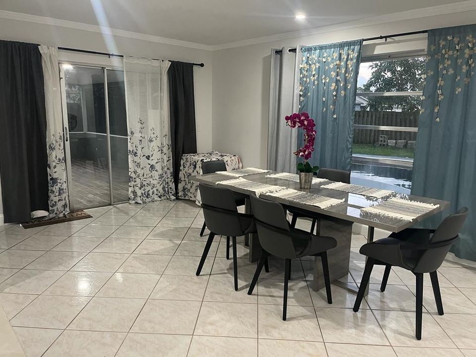 En Venta: $580,000 (3 camas, 2 baños, 1427 Pies cuadrados)