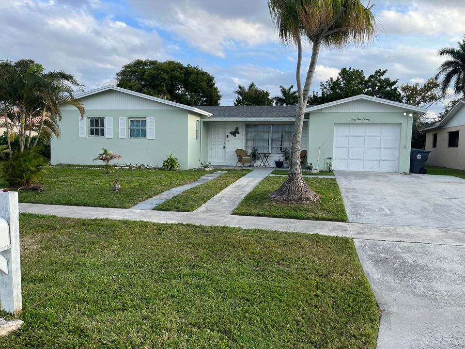 For Sale: $580,000 (3 beds, 2 baths, 1427 Square Feet)