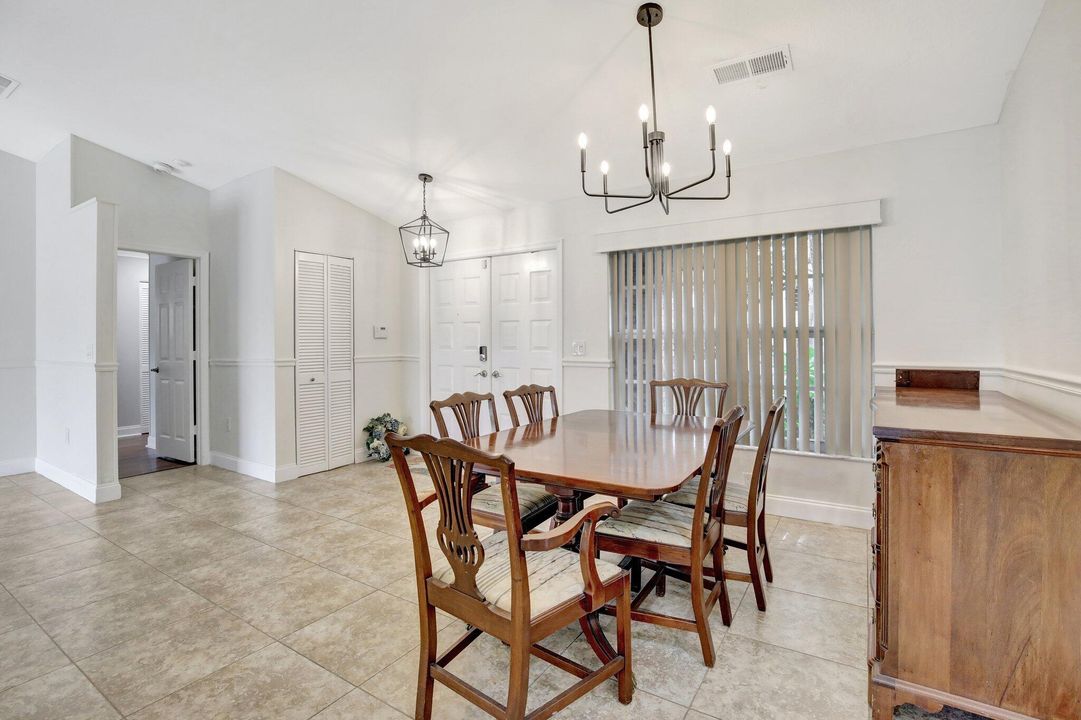 For Sale: $800,000 (4 beds, 2 baths, 2154 Square Feet)