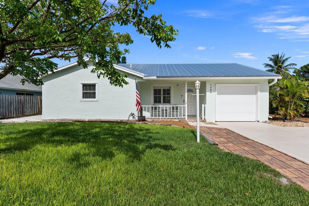 Active With Contract: $399,000 (3 beds, 2 baths, 1548 Square Feet)