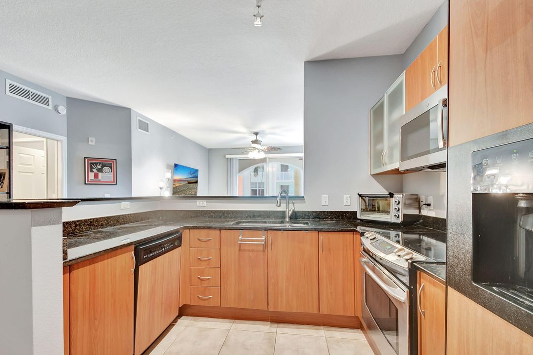 For Sale: $364,999 (2 beds, 2 baths, 1265 Square Feet)