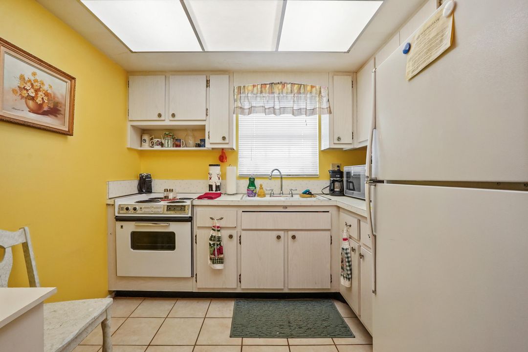 For Sale: $95,000 (1 beds, 1 baths, 611 Square Feet)