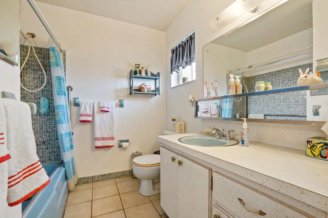 For Sale: $95,000 (1 beds, 1 baths, 611 Square Feet)