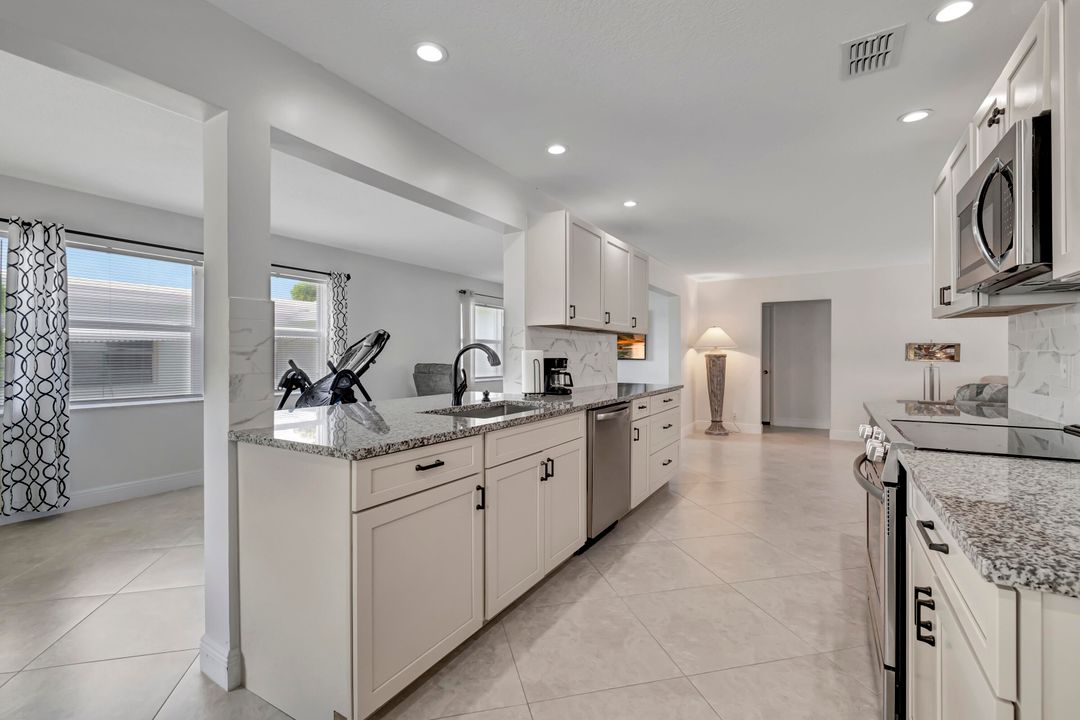 For Sale: $345,000 (2 beds, 2 baths, 1428 Square Feet)