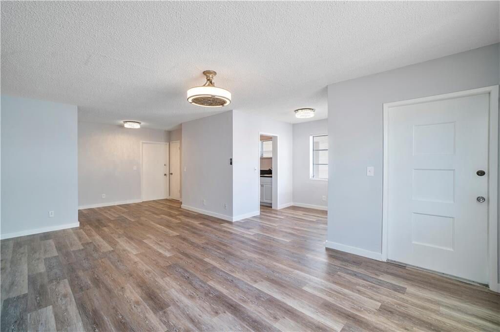 For Rent: $2,700 (2 beds, 2 baths, 993 Square Feet)