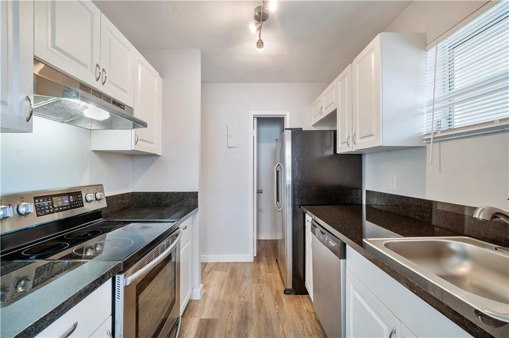 For Rent: $2,700 (2 beds, 2 baths, 993 Square Feet)