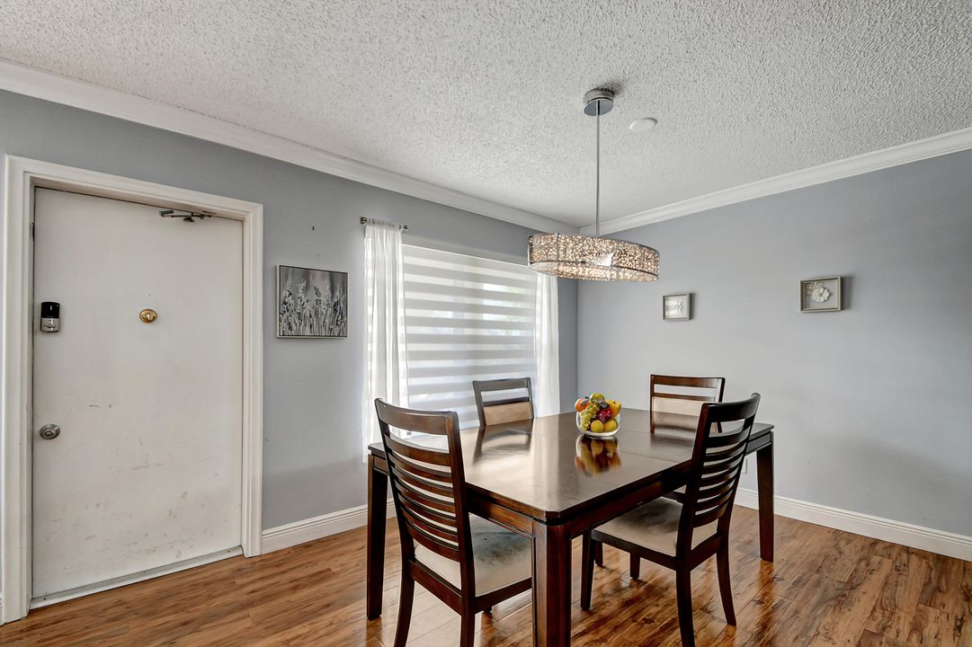 For Sale: $264,000 (2 beds, 2 baths, 1062 Square Feet)