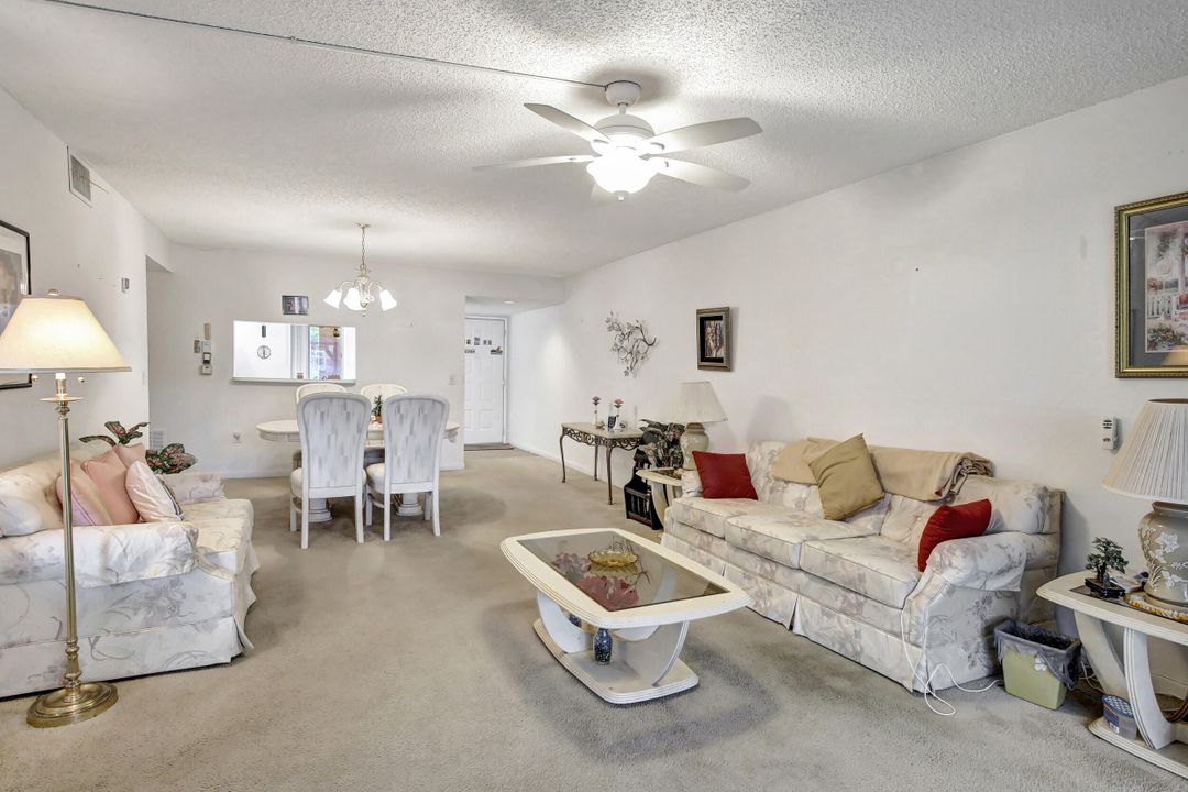 For Sale: $191,000 (1 beds, 1 baths, 960 Square Feet)