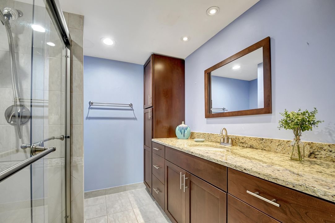 For Sale: $264,000 (2 beds, 2 baths, 1062 Square Feet)