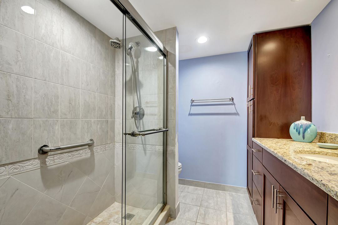 For Sale: $264,000 (2 beds, 2 baths, 1062 Square Feet)