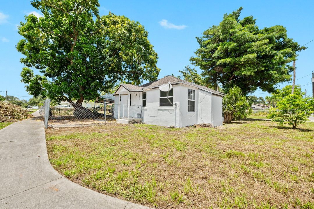 For Sale: $497,000 (3 beds, 2 baths, 1032 Square Feet)