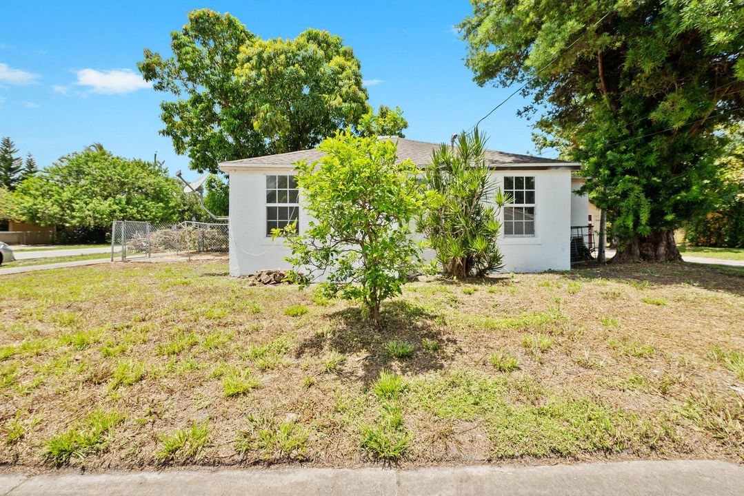 For Sale: $497,000 (3 beds, 2 baths, 1032 Square Feet)