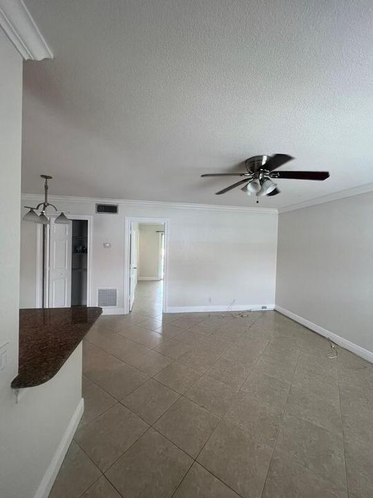 For Rent: $1,700 (1 beds, 1 baths, 597 Square Feet)