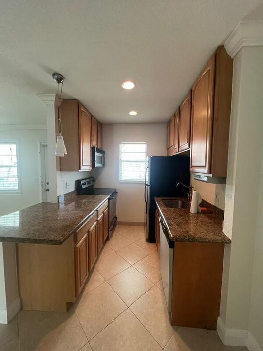 For Rent: $1,700 (1 beds, 1 baths, 597 Square Feet)