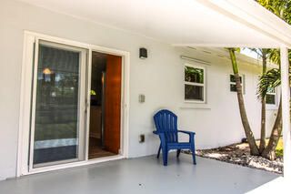 For Sale: $340,000 (2 beds, 1 baths, 996 Square Feet)