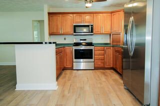 For Sale: $340,000 (2 beds, 1 baths, 996 Square Feet)