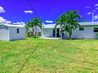 Active With Contract: $340,000 (2 beds, 1 baths, 996 Square Feet)