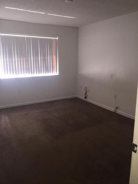 For Rent: $1,850 (1 beds, 1 baths, 702 Square Feet)