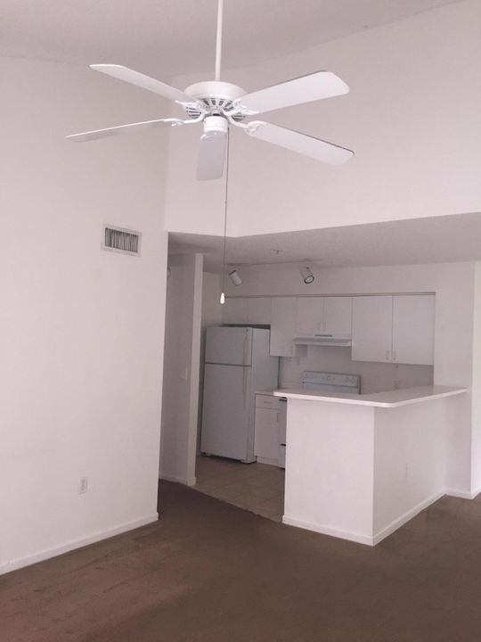 For Rent: $1,850 (1 beds, 1 baths, 702 Square Feet)