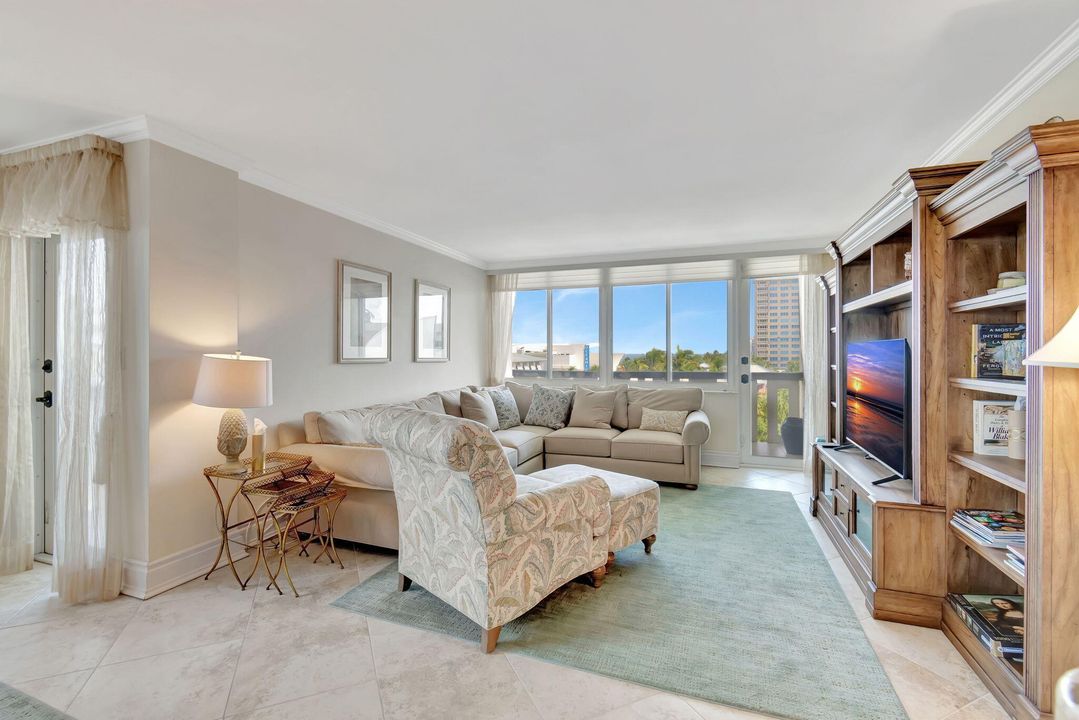 For Sale: $749,900 (2 beds, 2 baths, 1200 Square Feet)