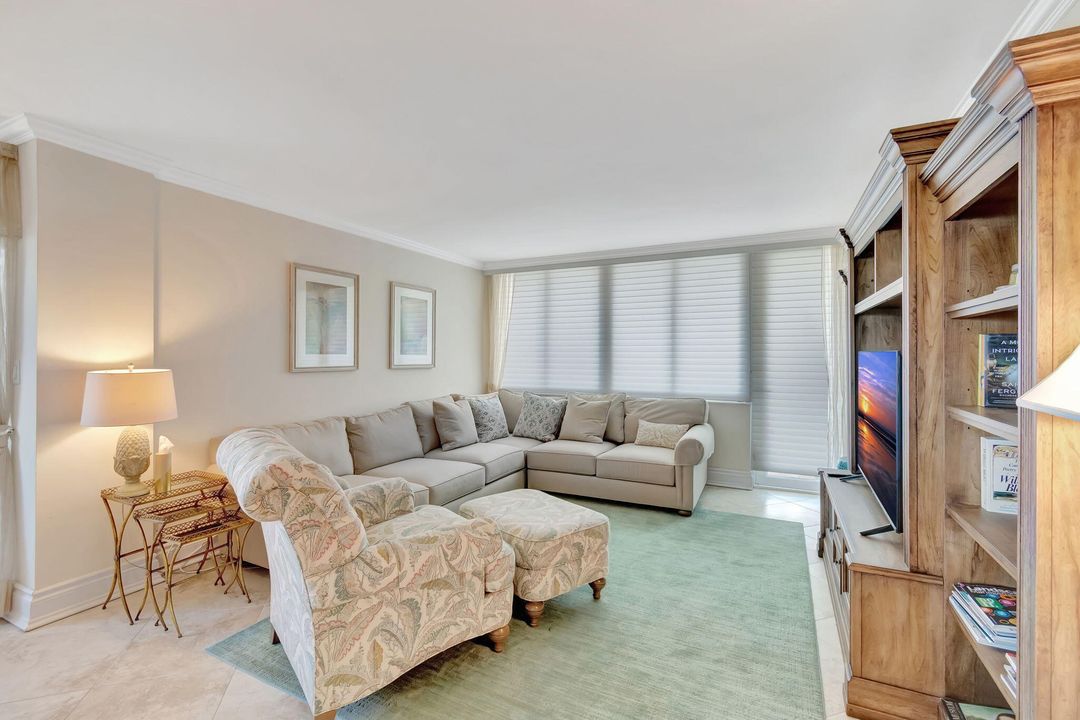 For Sale: $749,900 (2 beds, 2 baths, 1200 Square Feet)