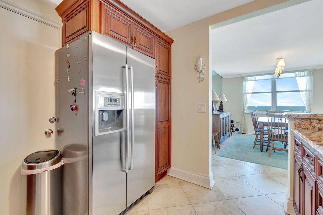 For Sale: $749,900 (2 beds, 2 baths, 1200 Square Feet)