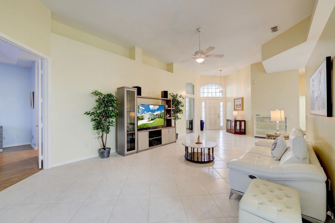 For Sale: $395,000 (2 beds, 2 baths, 1632 Square Feet)