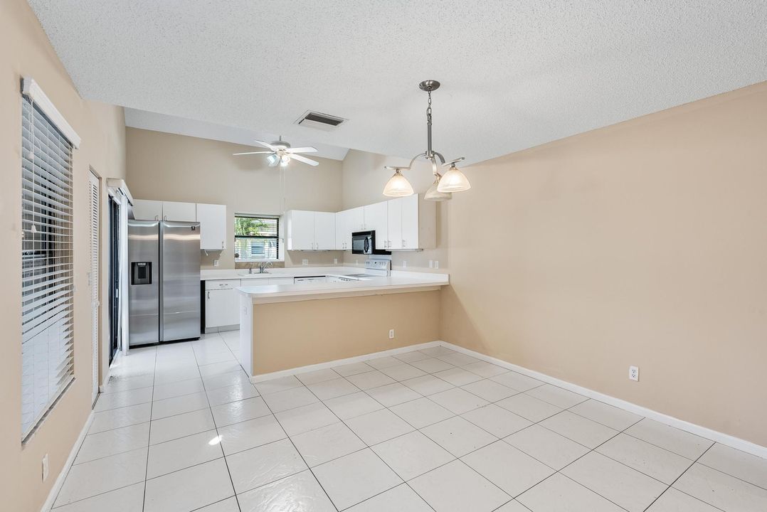 For Sale: $430,000 (3 beds, 3 baths, 1820 Square Feet)