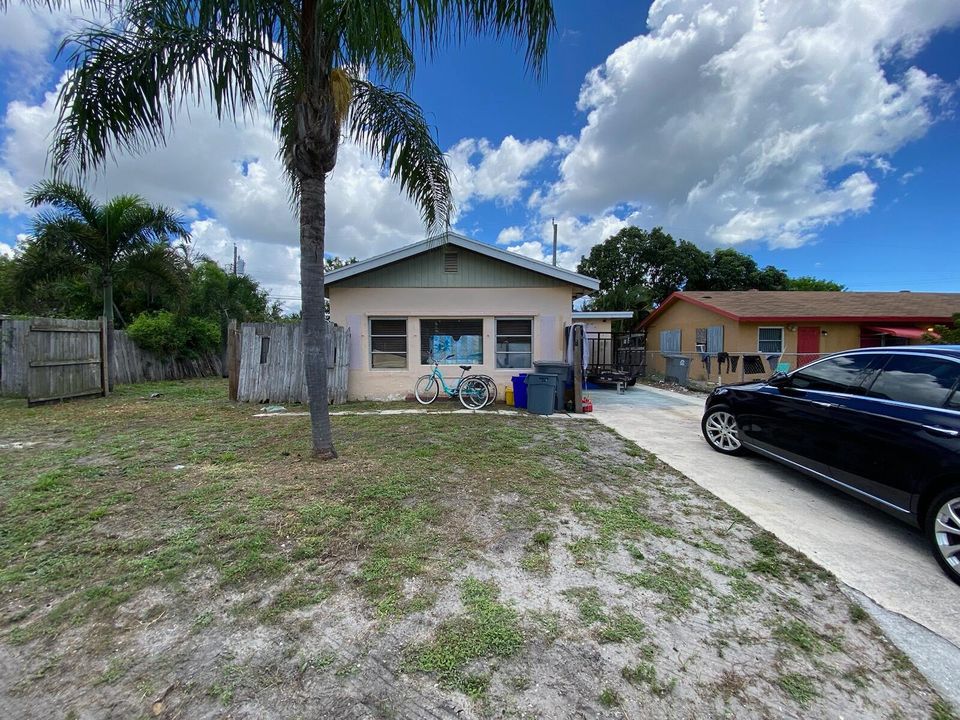 For Sale: $275,000 (3 beds, 2 baths, 1180 Square Feet)